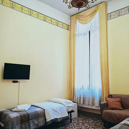 Tourist House * البندقية