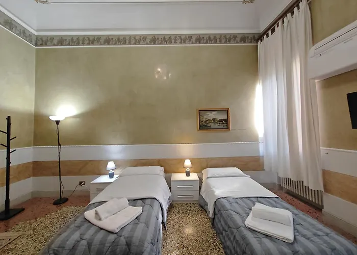 Tourist House בית הארחה *