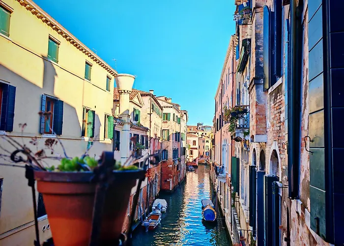 Tourist House בית הארחה *